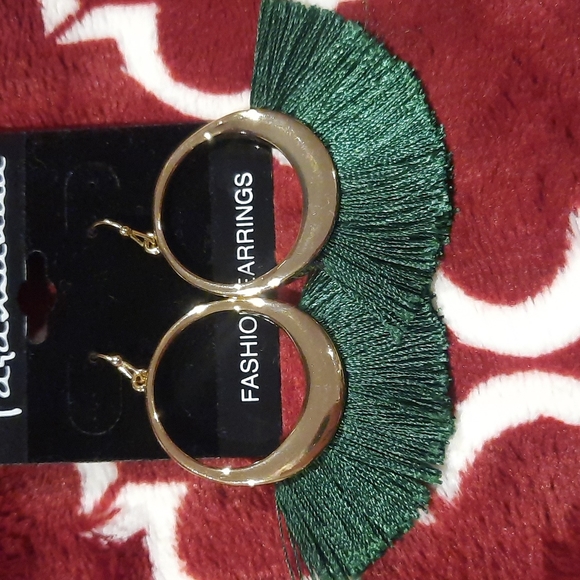 Fashionable statement Earrings - Picture 2 of 4